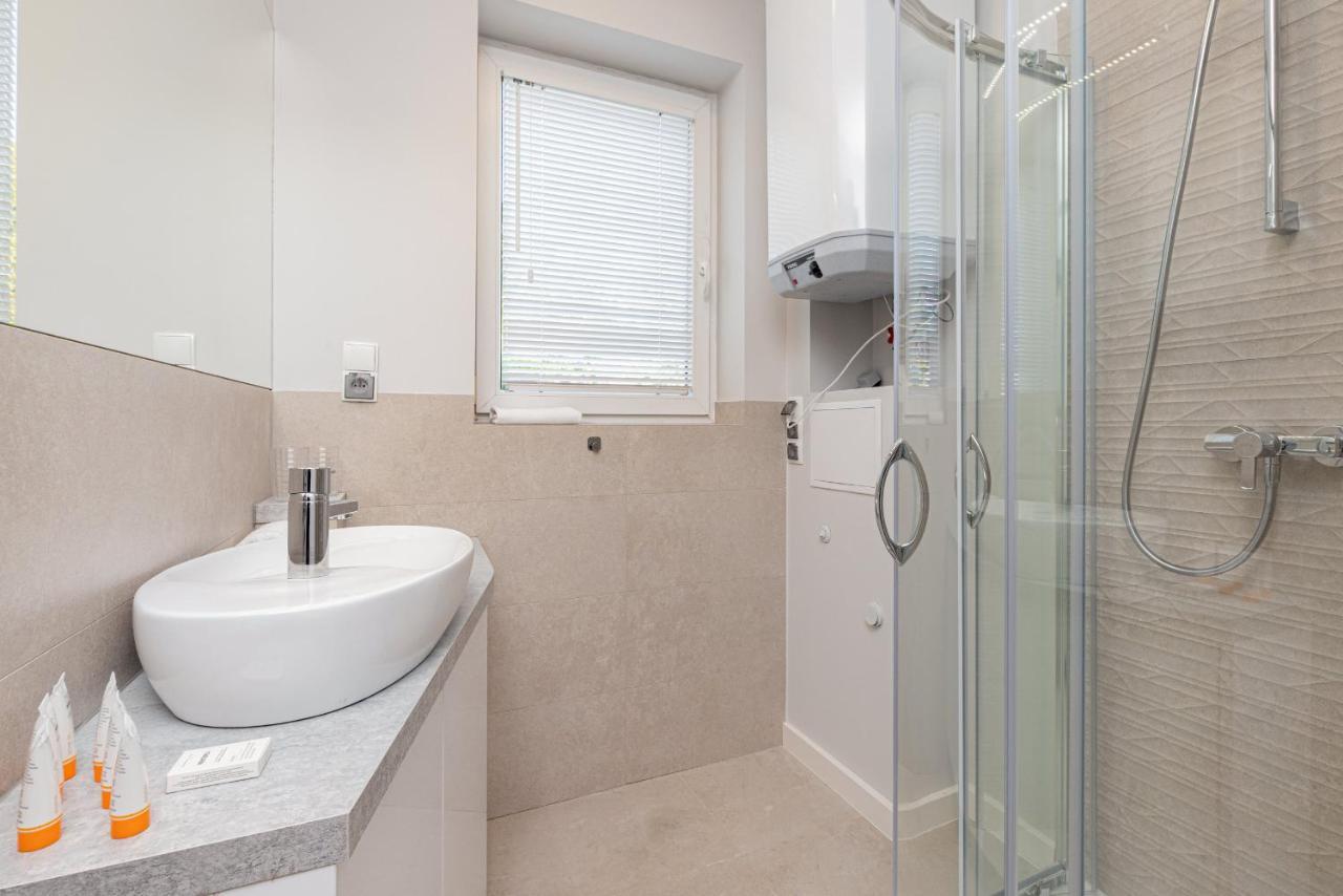 Gdanska Two-Bedroom Apartment Brzezno Beach By Noclegi Renters エクステリア 写真